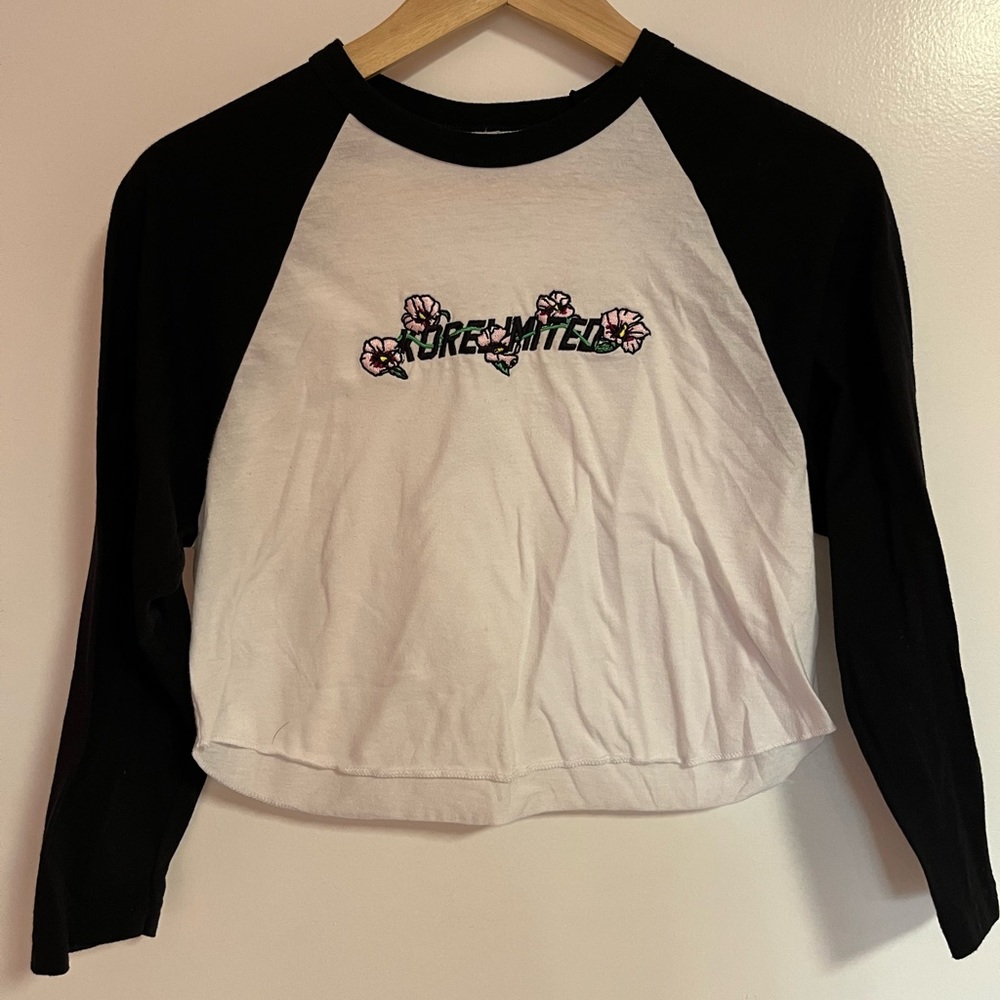 Korelimited Crop Top